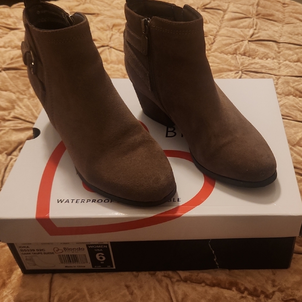 Blondo Idra Dark Taupe Ankle Boots Size 6